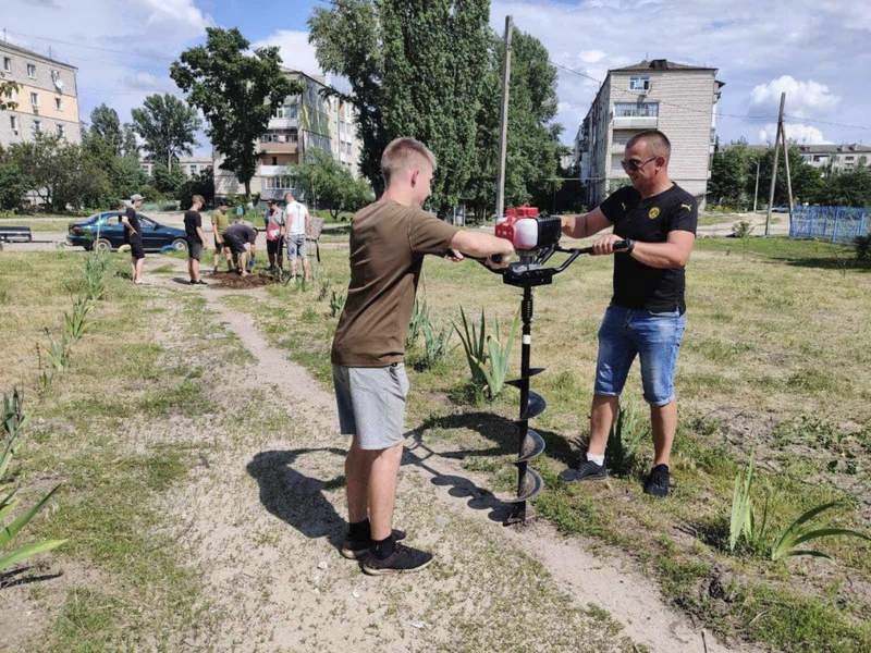 Установили лавочки в сквере