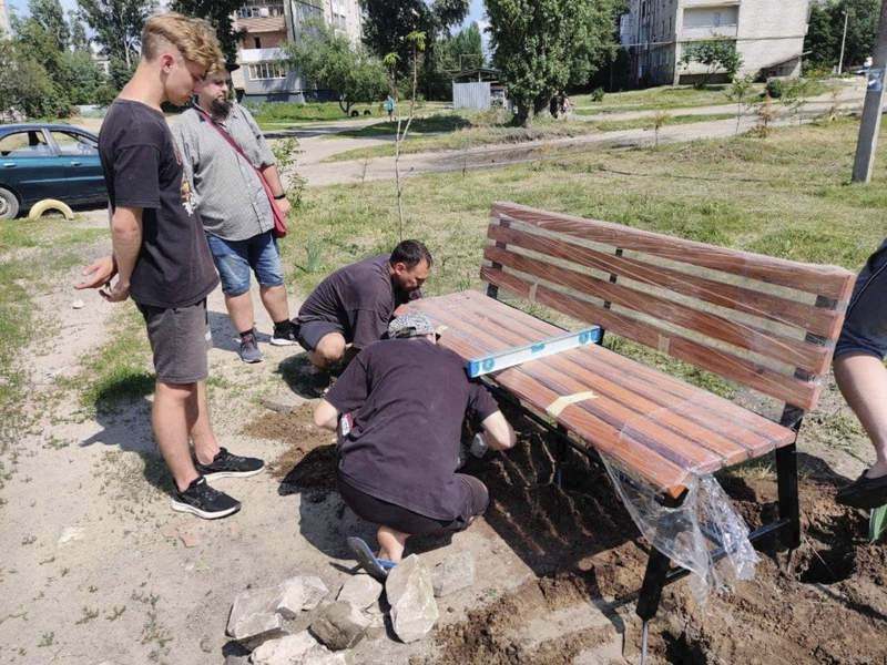 Установили лавочки в сквере