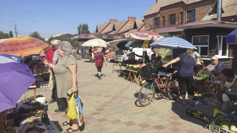 Предупреждали стихийную торговлю на "Сотом"