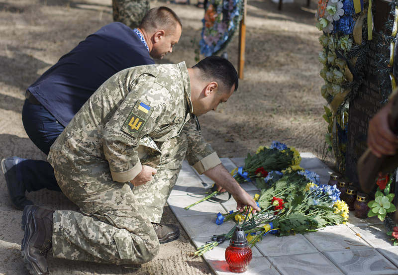 Шанували воїнів полеглих за незалежність України | Новини Старобільськ