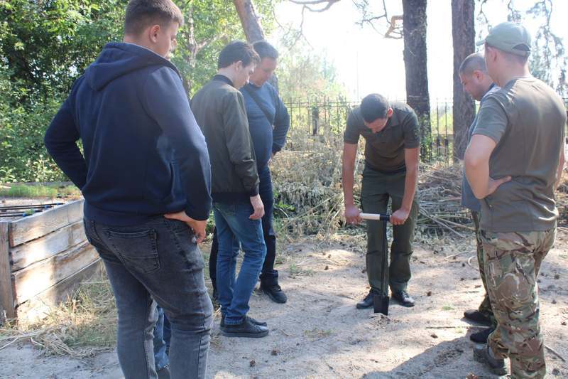 Подарували спеціальні лопати | Новини Старобільськ