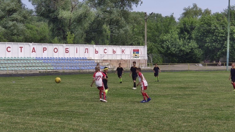 Юнаки грали на "Колосі" у футбол | Новини Старобільськ