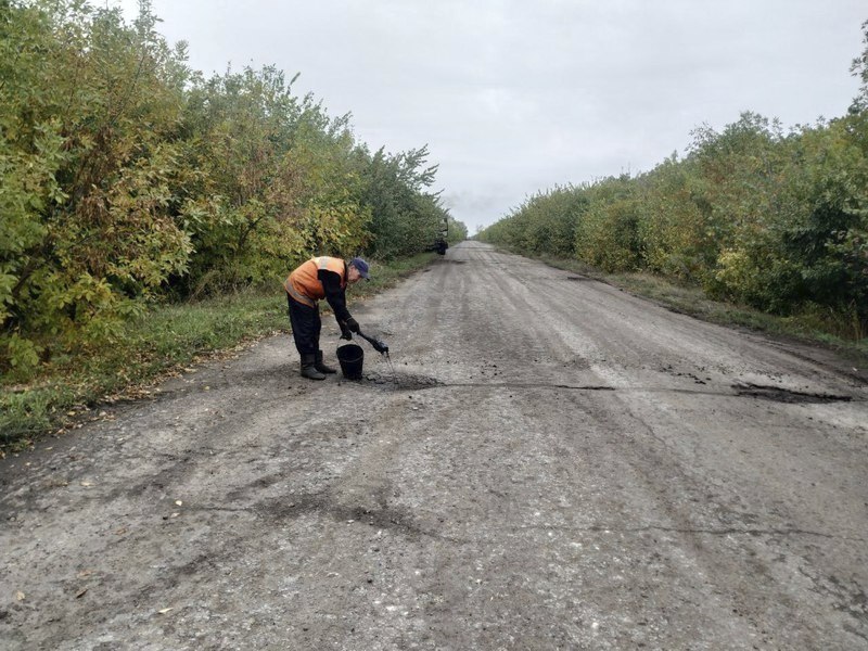 Ремонтують дорогу на Веселе