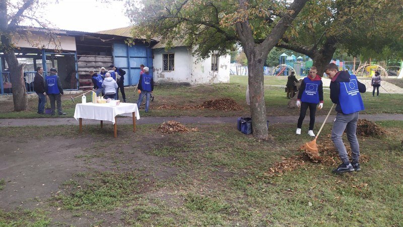 Нові лавочки та урни для парку | Новини Старобільськ