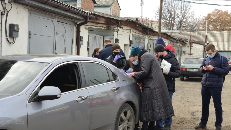 Правоохоронні органи працюють у дворі міськради