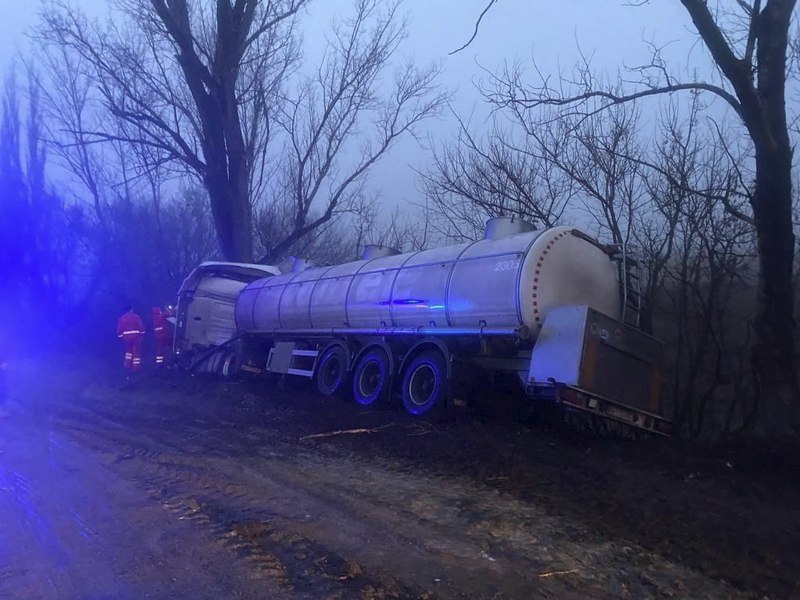 Бензовоз в'їхав у дерево | Новини Старобільськ