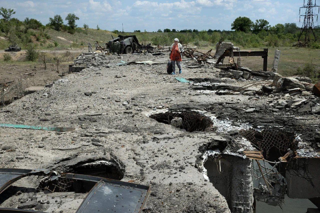 ЗСУ виходять із зруйнованого Сєвєродонецька