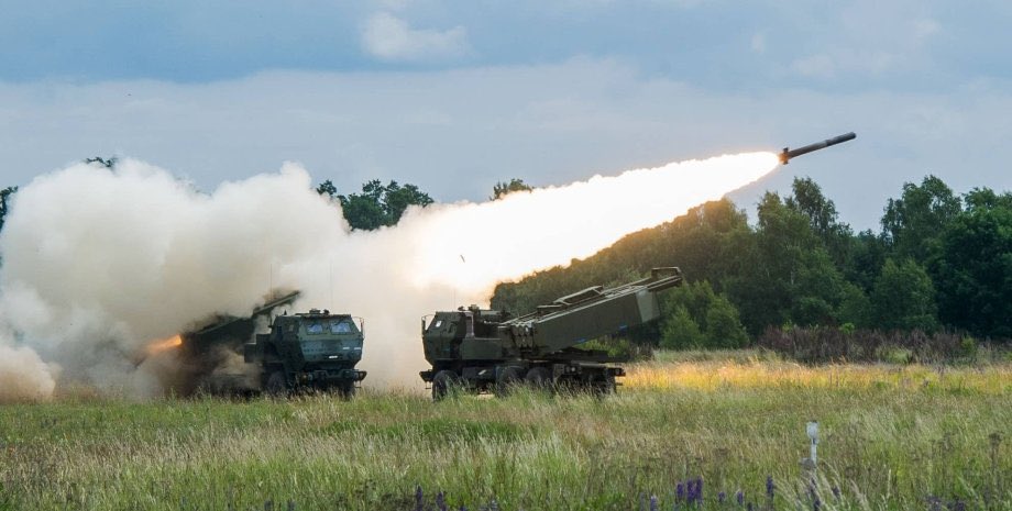 Перше судно із зерном покинуло Україну, нові РСЗВ для ЗСУ, зростання напруги між США та Китаєм