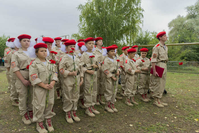 "Юнармійці" на Біловодщині: як з дітей зомбі роблять | Новини Старобільськ