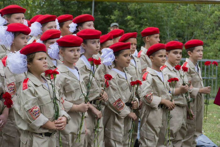 "Юнармійці" на Біловодщині: як з дітей зомбі роблять | Новини Старобільськ