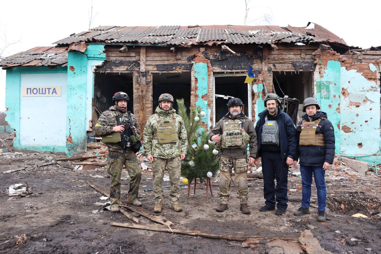 Головна ялинка на Луганщині: наші воїни теж святкують