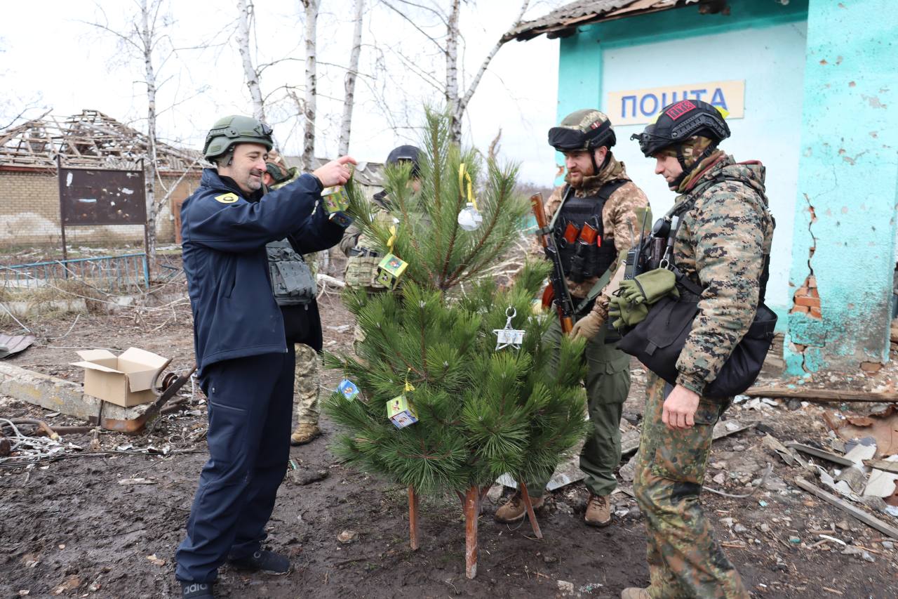 Головна ялинка на Луганщині: наші воїни теж святкують