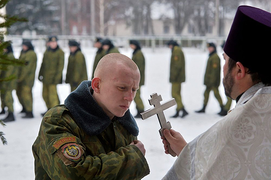 На росії пропонують відлучити від церкви священиків, що виступають проти війни