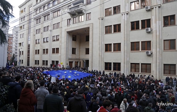 Протест в Грузії: влада задовольнила вимогу демонстрантів