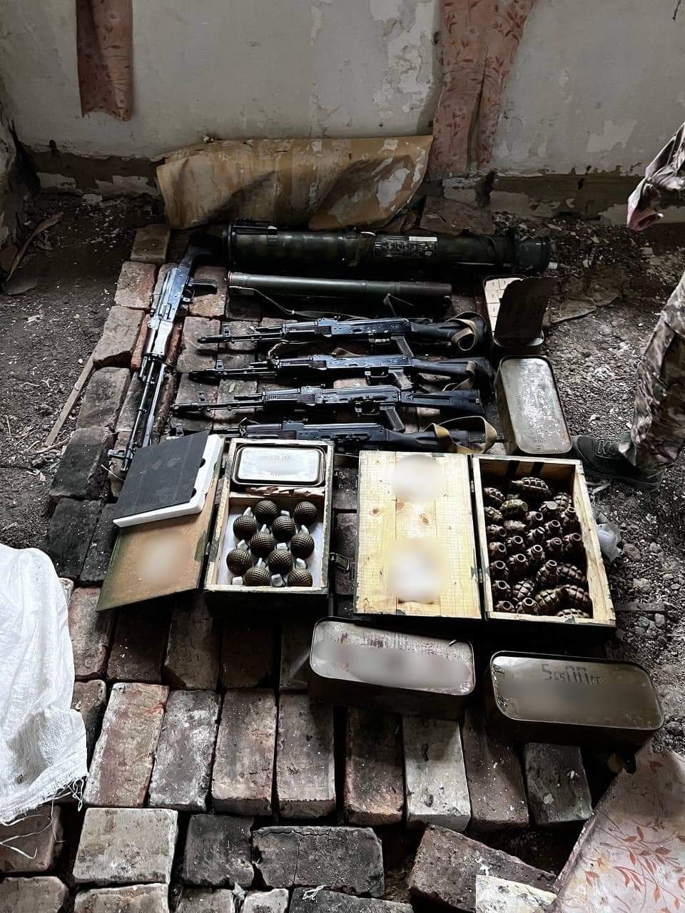 Правоохоронці виявили схрон зброї на Луганщині