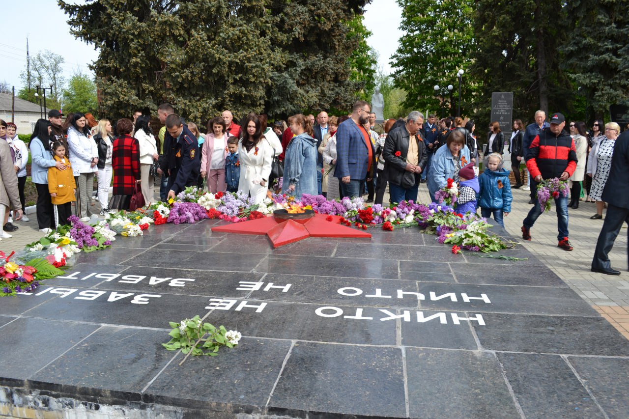 У Старобільську колаборанти зібрались на мітинг на честь Дня перемоги | Новини Старобільськ