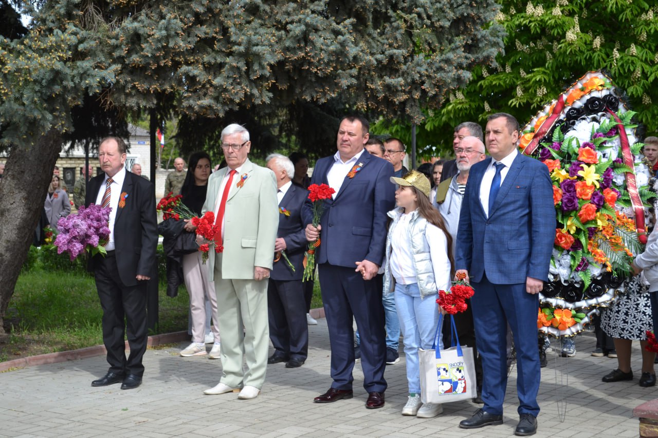 У Старобільську колаборанти зібрались на мітинг на честь Дня перемоги | Новини Старобільськ