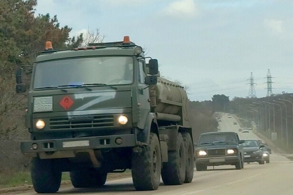 На Новопсковщині російська військова вантажівка збила велосипедистку