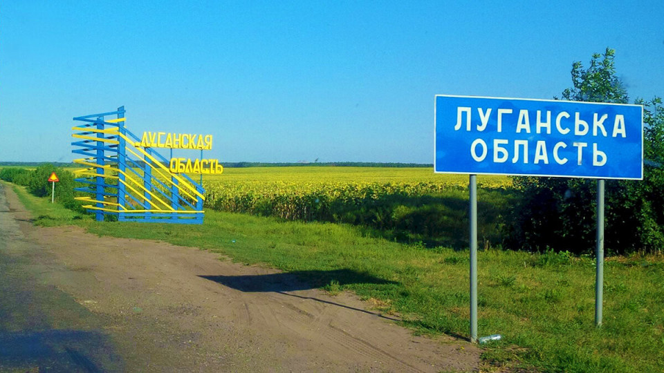 Колони військової техніки виїздять з Луганщини