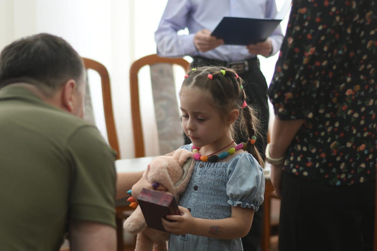 Родинам загиблих прикордонників вручили державні нагороди.