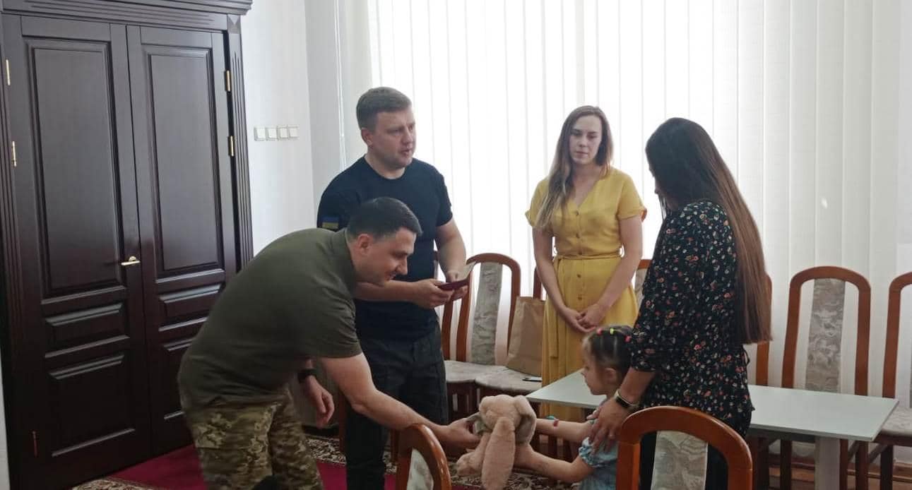 Родинам загиблих прикордонників вручили державні нагороди.