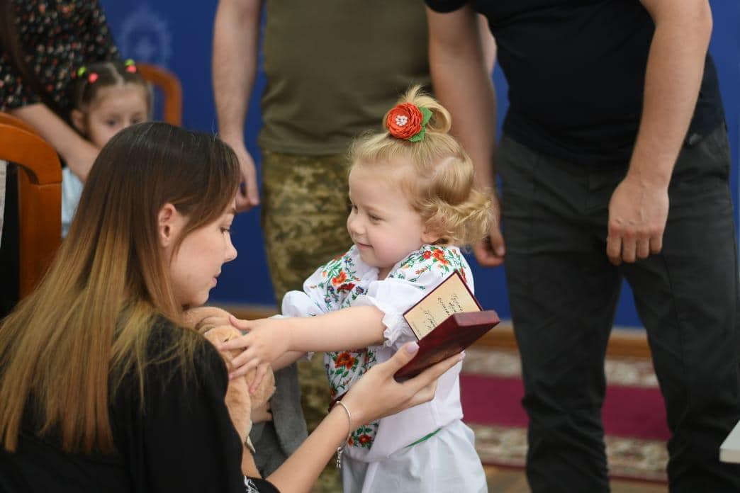 Родинам загиблих прикордонників вручили державні нагороди.