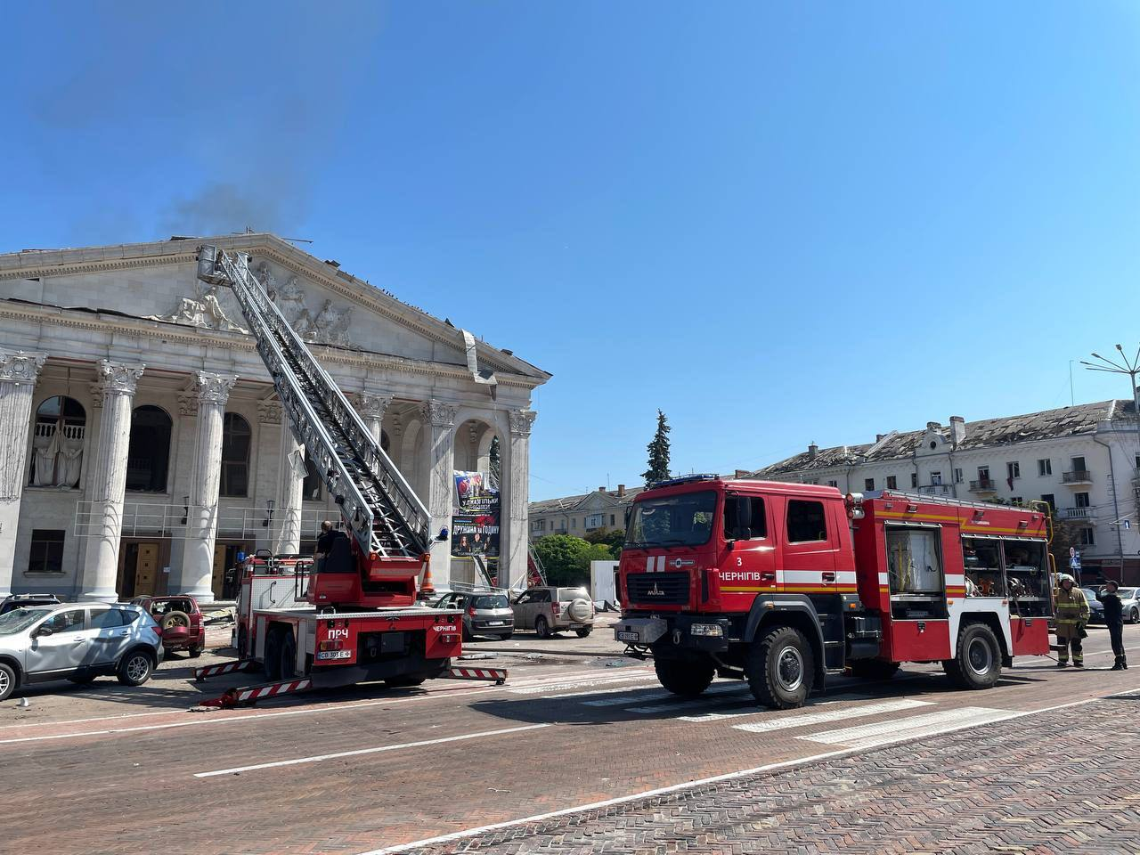 Удар по драмтеатру в Чернігові