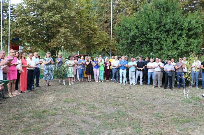 У Старобільську відкрили пам'ятник "буханці"