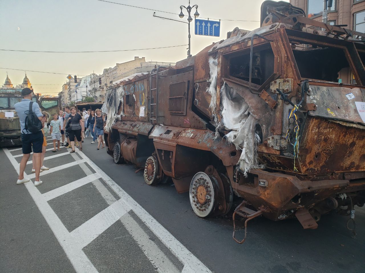 Виставка зруйнованої військової техніки рф