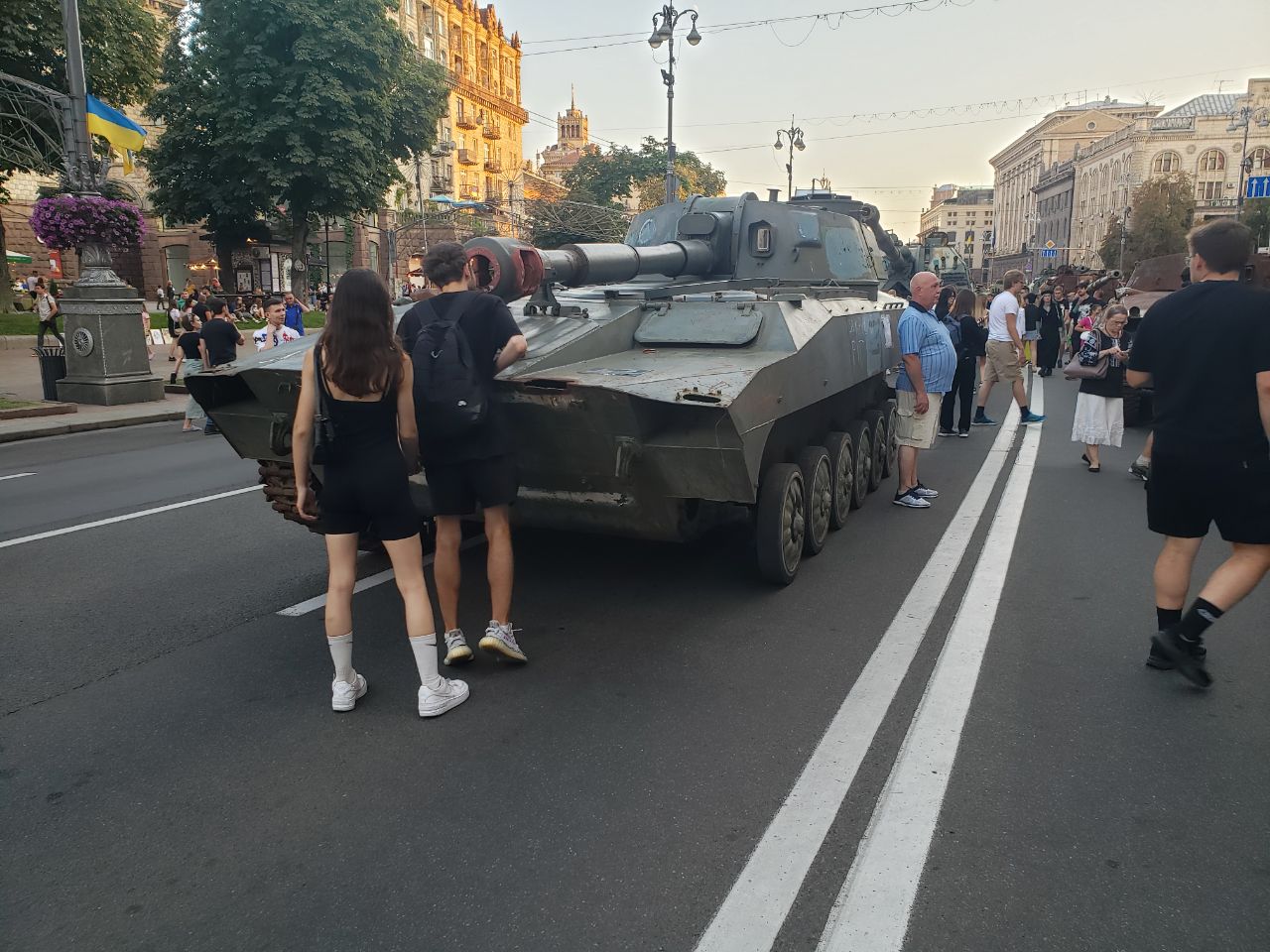 Виставка зруйнованої військової техніки рф