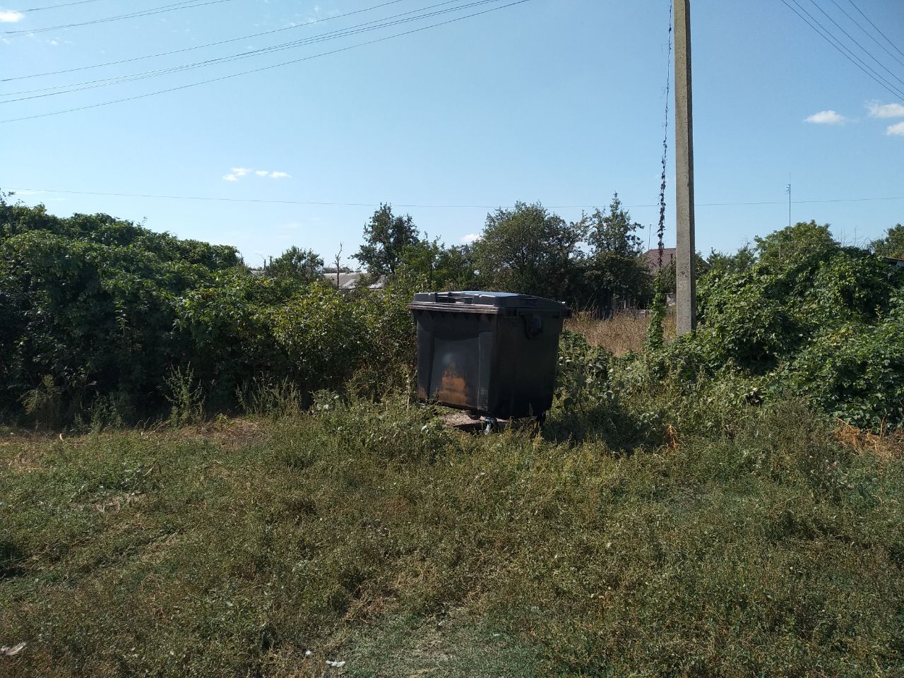 Новопсковські загарбники вихваляються встановленням сміттєвих контейнерів