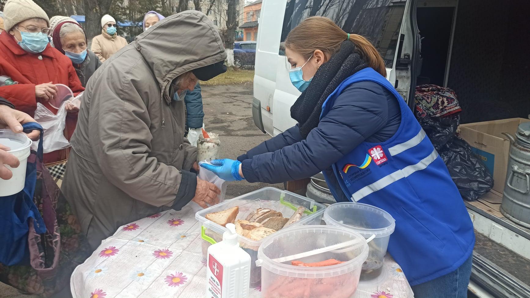 Реєстрація ВПО у Дніпрі на ваучери для отримання благодійних обідів