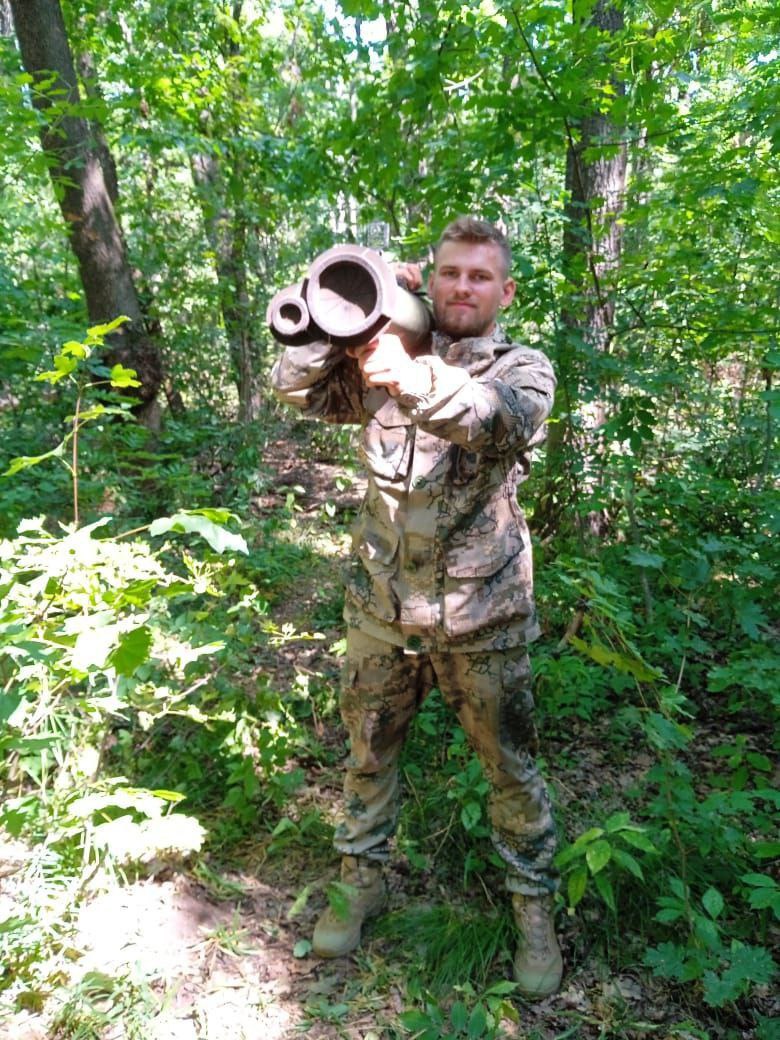 Загинув під Новоселівкою на 21 році свого життя