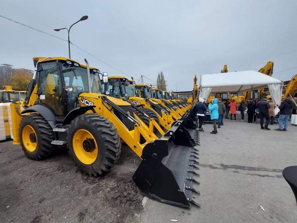 Громади Луганщини отримали будівельну техніку 