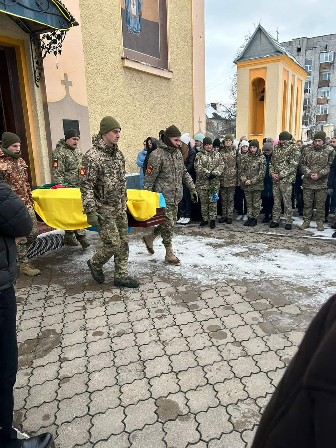 На Львівщині поховали прикордонника зі Старобільщини