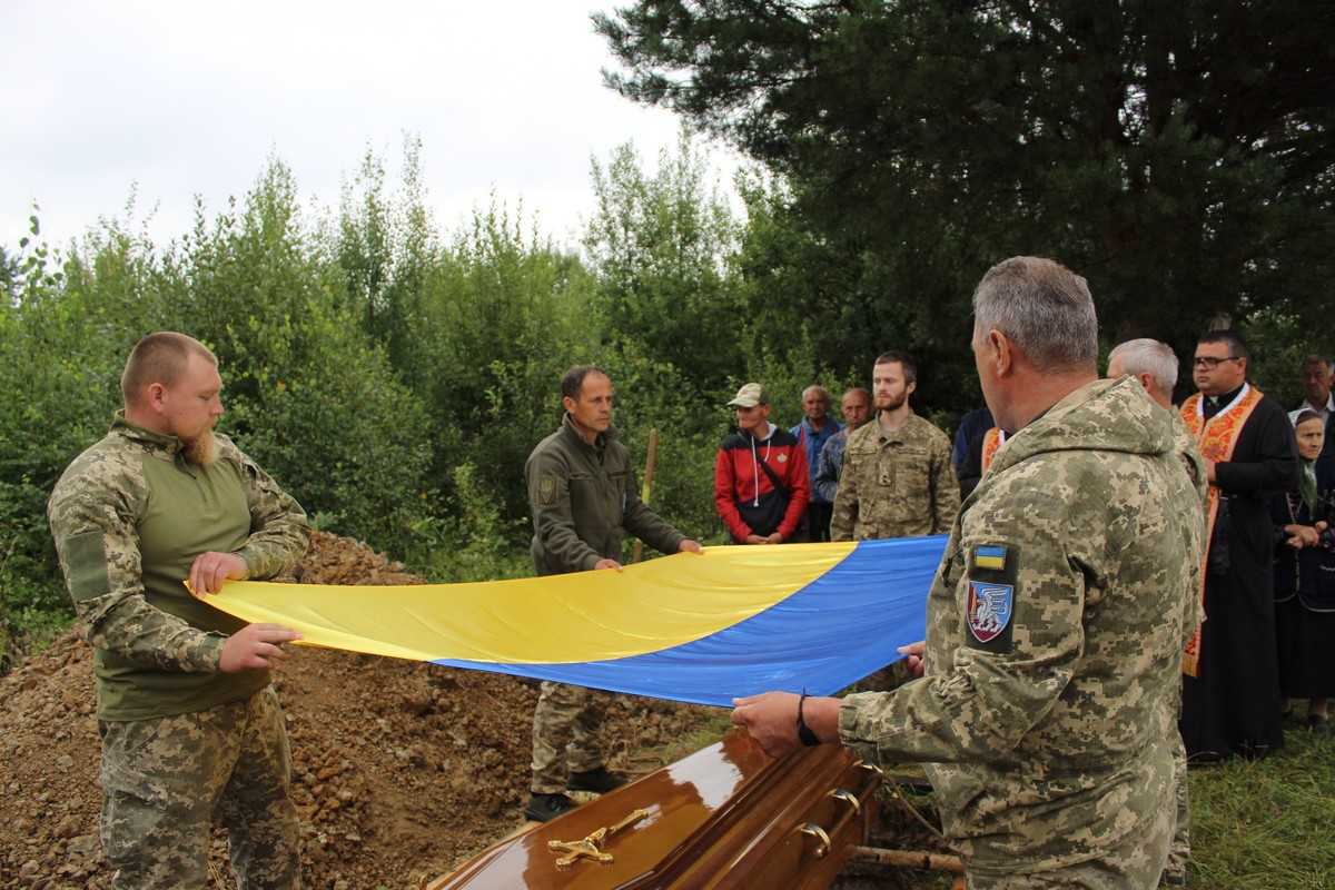 Попрощались з захисником зі Старобільська | Новини Старобільськ