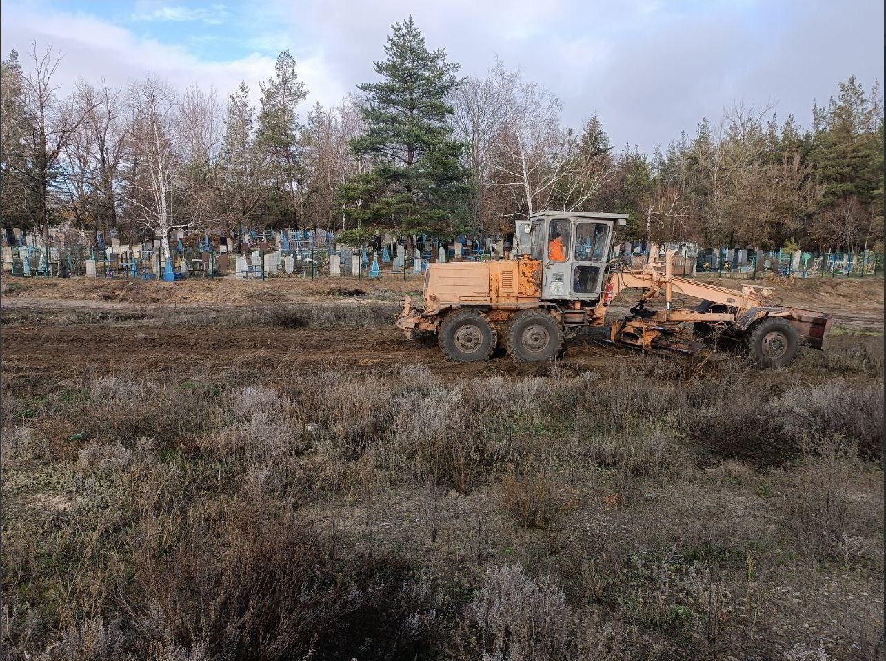 У Чмирівці навколо кладовища поставили паркан