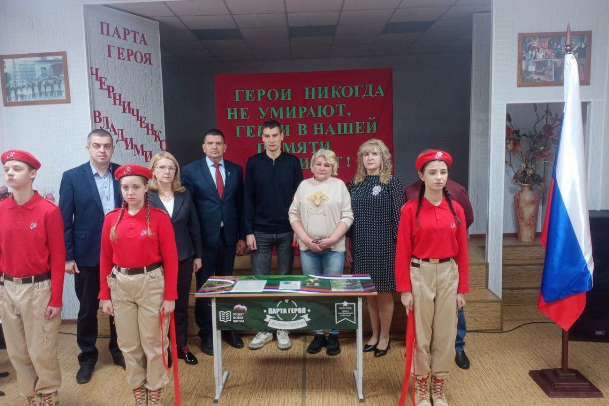 У Луганських школах відкривають "парти героїв" на честь зрадників | Новини Старобільськ