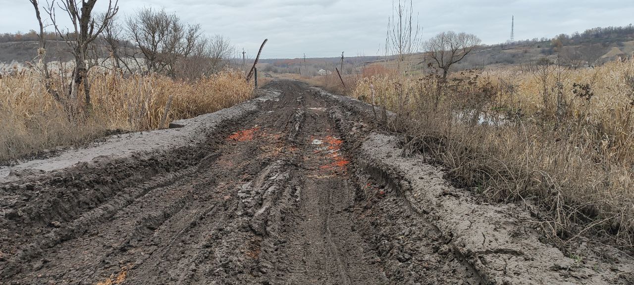 В селі Мілуватка на Сватівщині дороги майже не існують