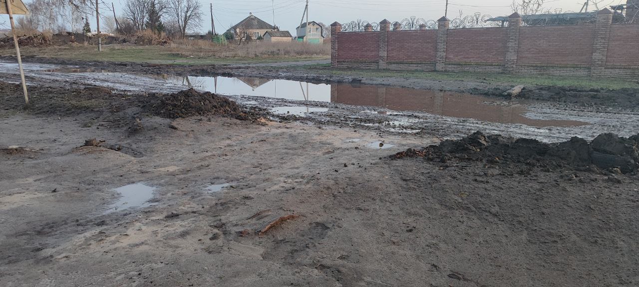 В селі Мілуватка на Сватівщині дороги майже не існують