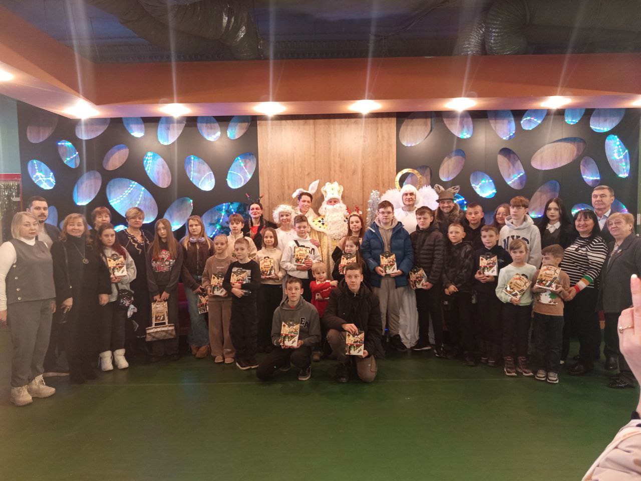 У Києві відбувся святковий захід до Дня Святого Миколая для дітей з Луганщини