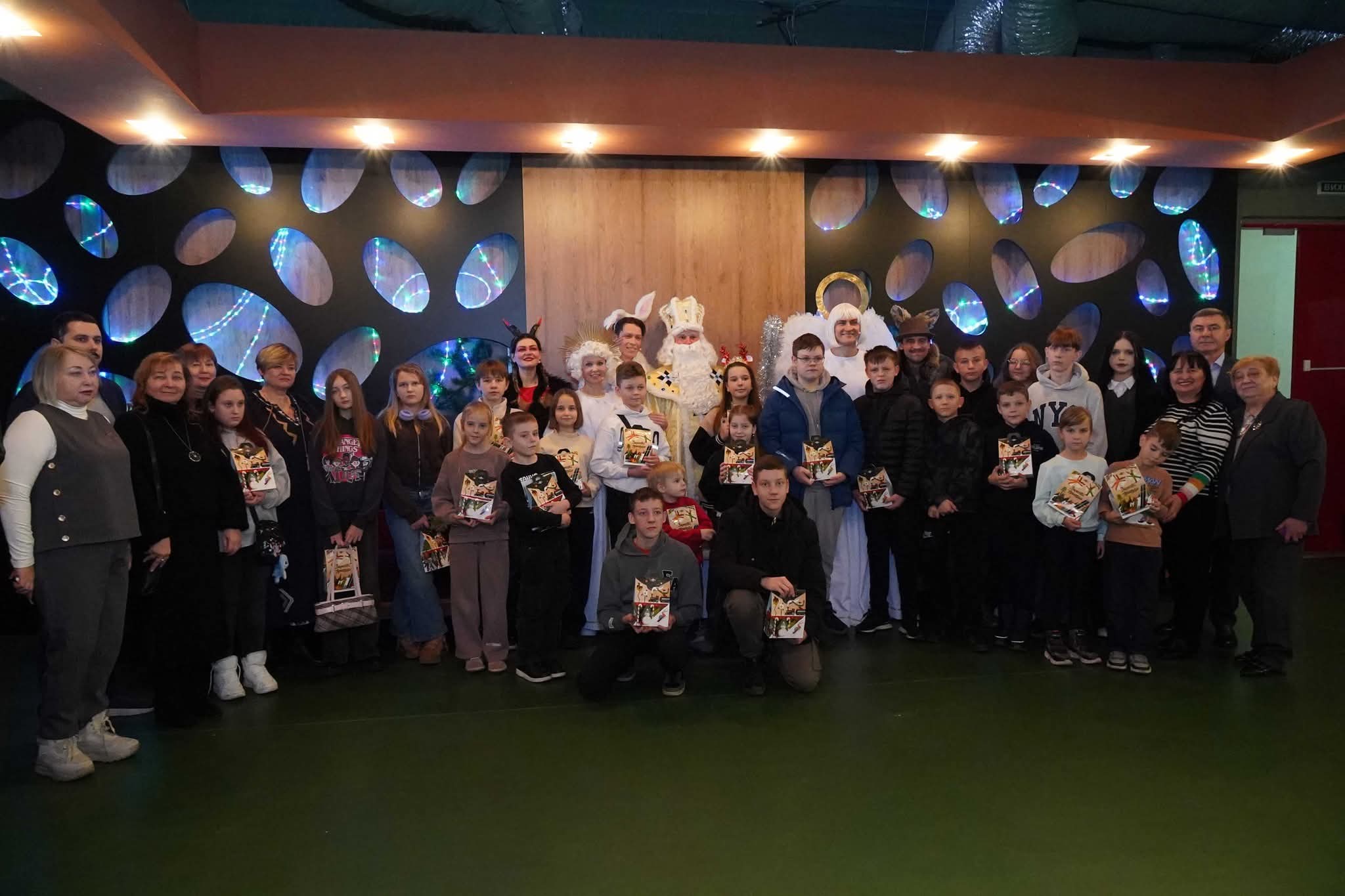 У Києві відбувся святковий захід до Дня Святого Миколая для дітей з Луганщини