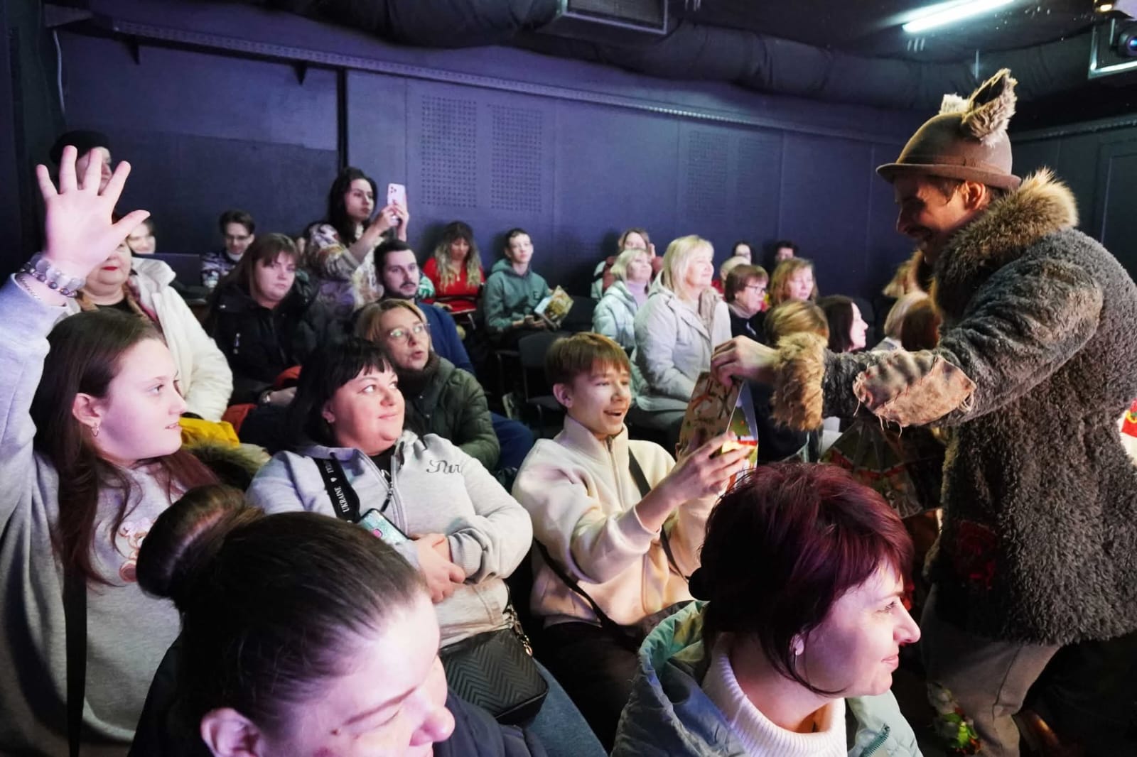 У Києві відбувся святковий захід до Дня Святого Миколая для дітей з Луганщини