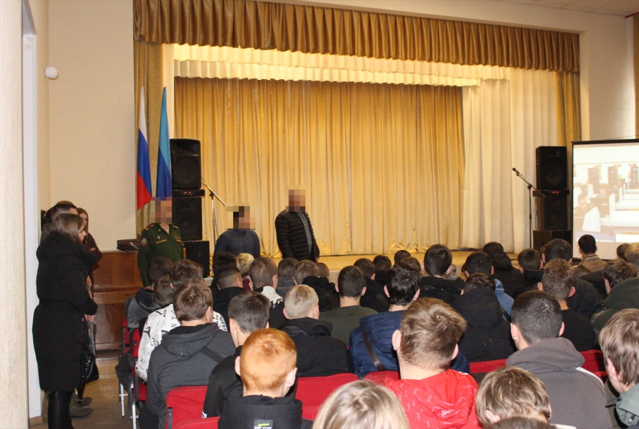 Окупанти продовжують агітувати молодь | Новини Старобільськ