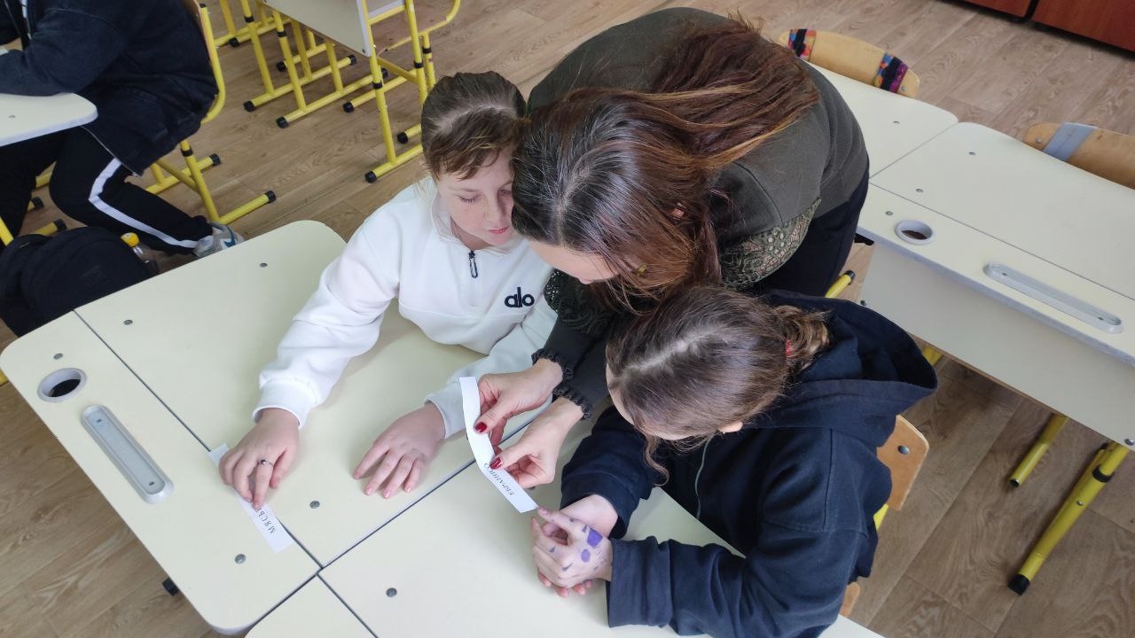 "Воспітай в сєбє гражданіна" - з такими і схожими гаслами замилювали дітям мозок на Старобільщині