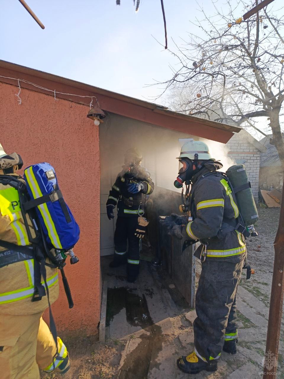 У Новоайдарі пожежа ледь не знищила житловий будинок