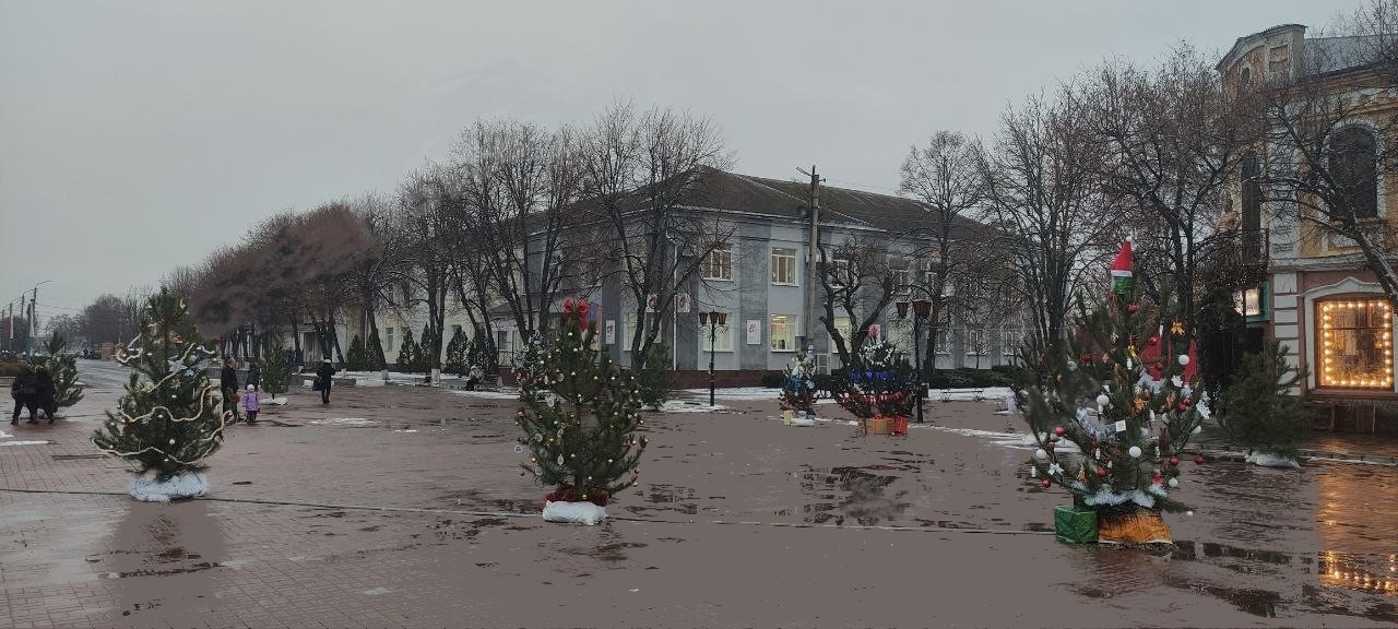 В окупованому Старобільську готують центральну площу до Нового року | Новини Старобільськ