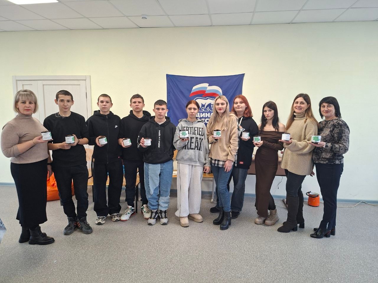 У Біловодську змусили дітей робити свічки для окупантів