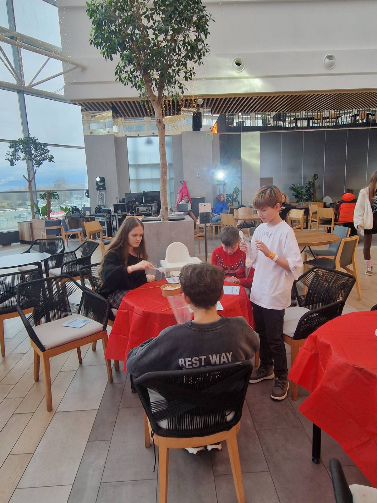 Діти зі Старобільської громади відвідали святковий захід у Києві