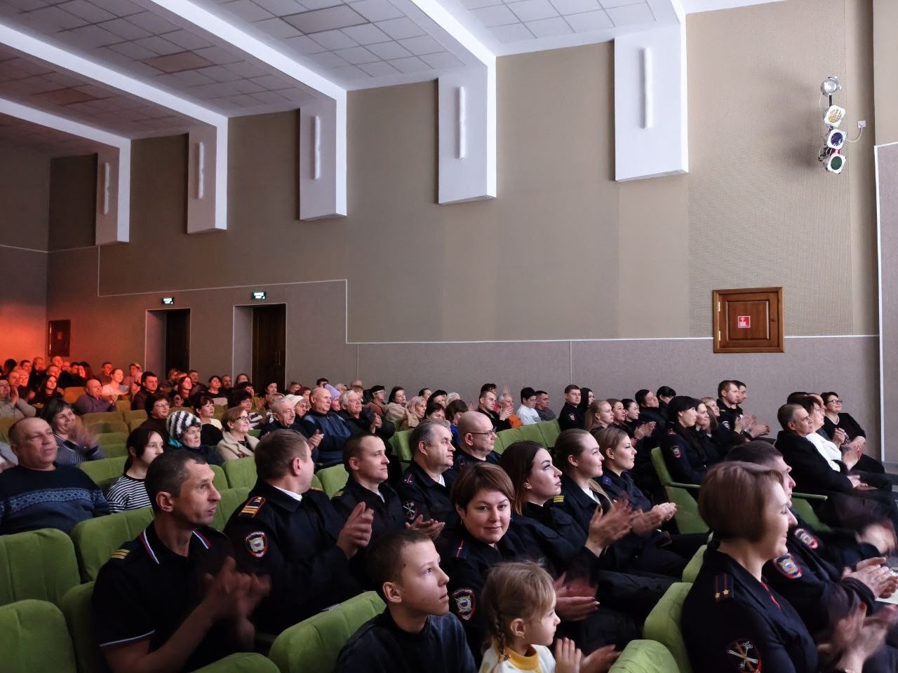 У Новоайдарі відбувся концерт для поліцаїв-зрадників